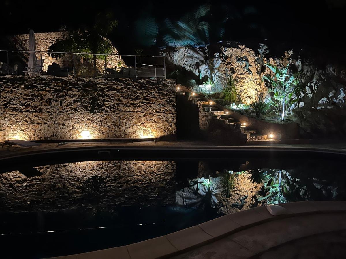 Meuble Tourisme 4*, Les Pieds Dans L'Eau, Villa Las Palmeras 拉隆德莱丝莫里斯 外观 照片