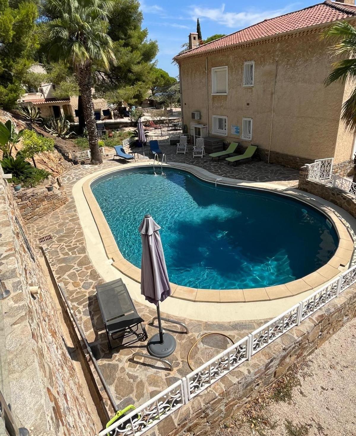 Meuble Tourisme 4*, Les Pieds Dans L'Eau, Villa Las Palmeras 拉隆德莱丝莫里斯 外观 照片