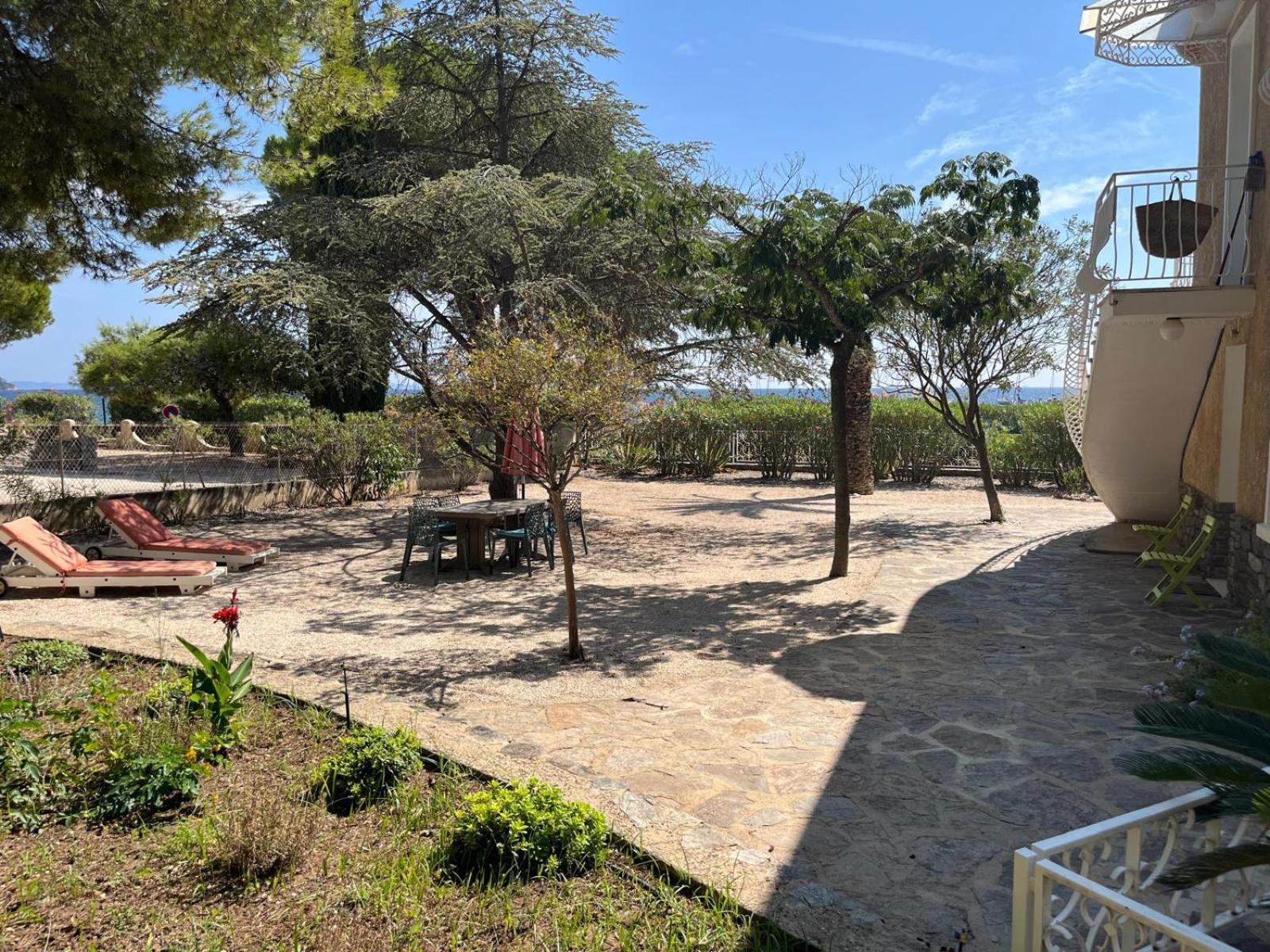 Meuble Tourisme 4*, Les Pieds Dans L'Eau, Villa Las Palmeras 拉隆德莱丝莫里斯 外观 照片